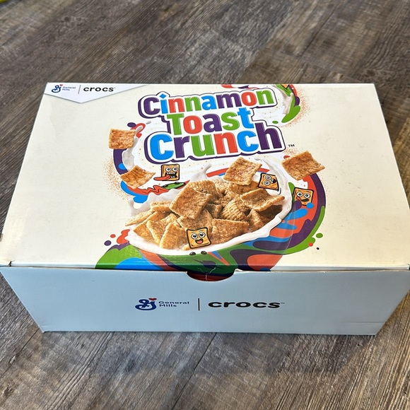 NWT Limited Edition BRAND NEW Cinnamon Toast Crunch Crocs Size M10/W12 - Picture 9 of 9